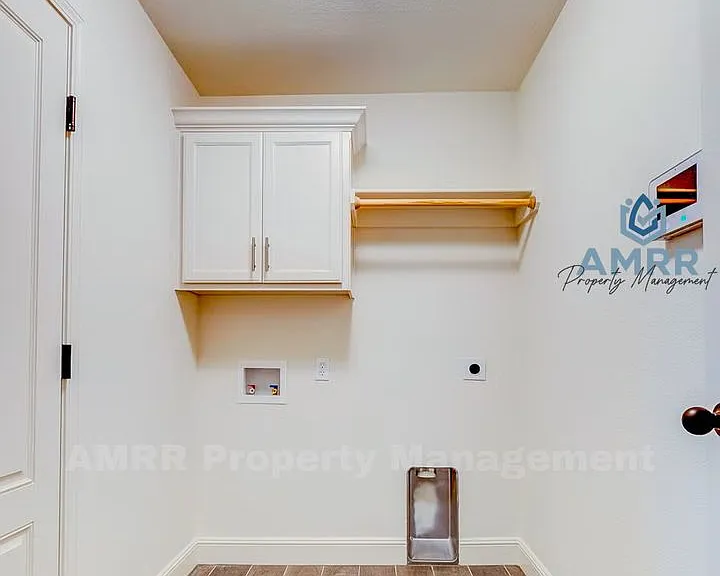1718 Farmer St — Photo 12