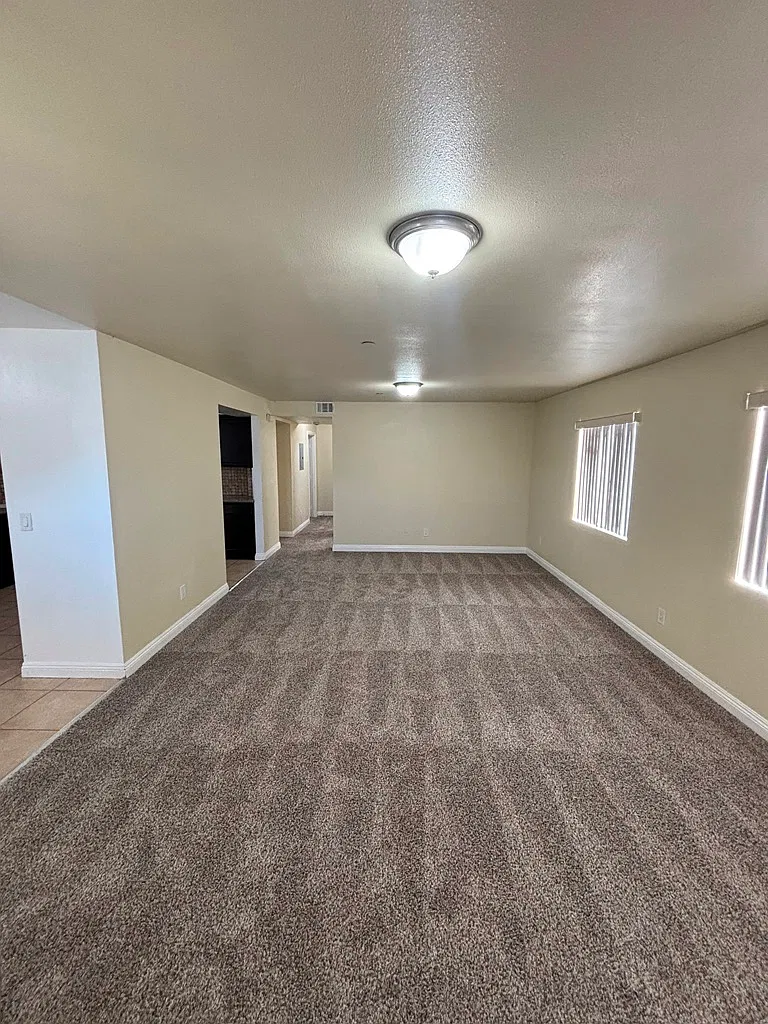 5 bed, 1755 sqft, $4,000 — Photo 3