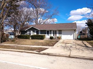 907 Sunnydale Blvd, Streamwood, IL 60107