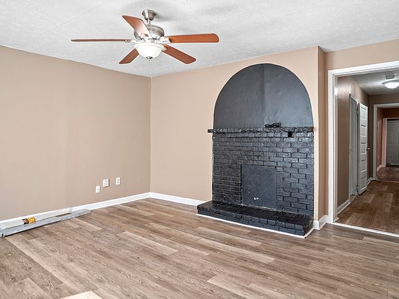 4th image of 443 Chestnut St