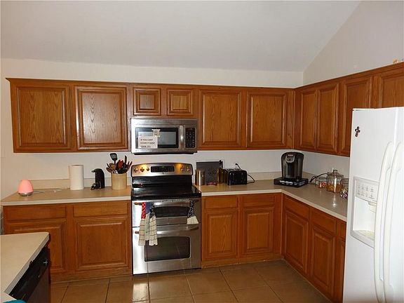 3rd image of 5910 Summerfield Dr