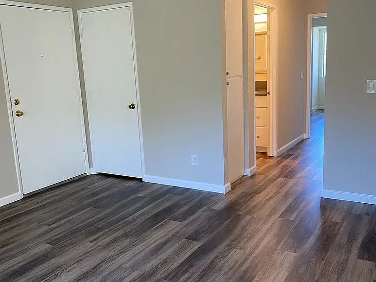 Los Olivos Apartments — Photo 23
