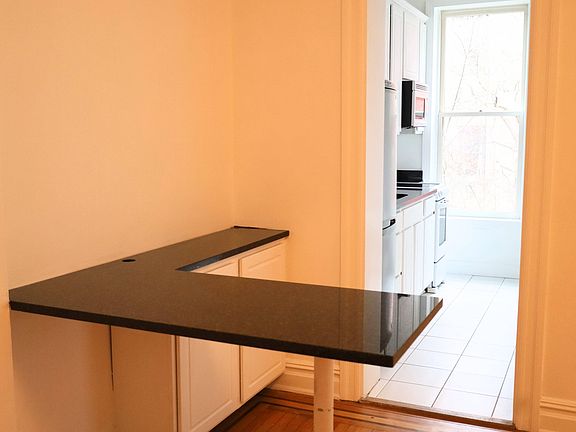 3rd image of 25 W 95th St APT 2B