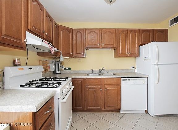 4th image of 2605 S Indiana Ave Unit 2205