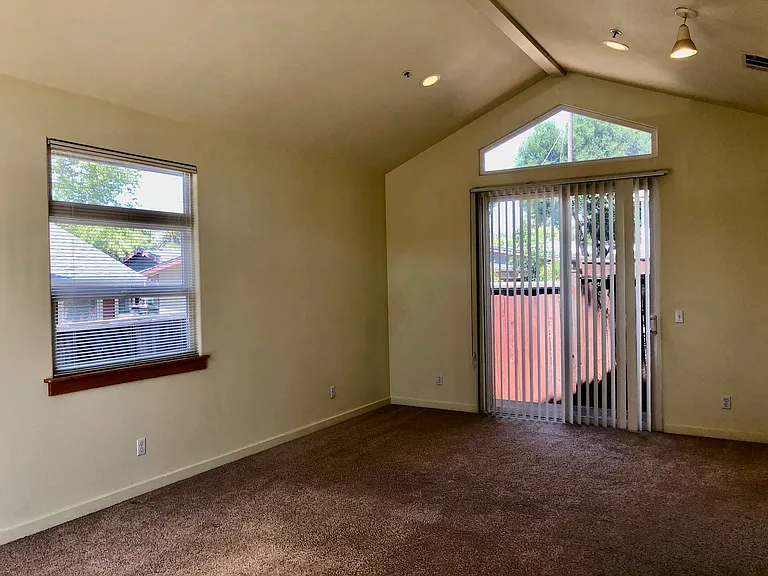549 Kentucky St — Photo 5