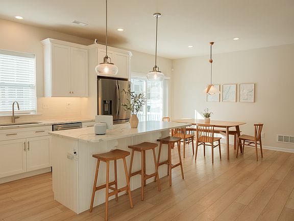 4th image of 158 Shilling Ave