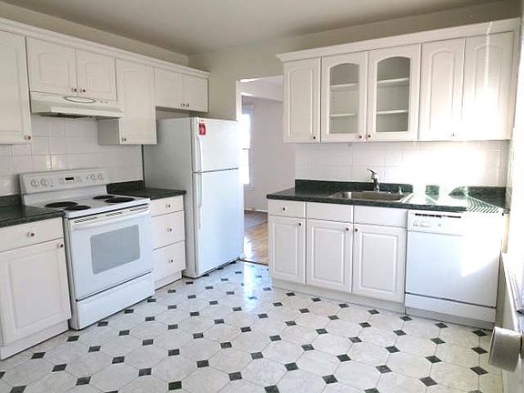 3rd image of 1527 Bell Blvd #2