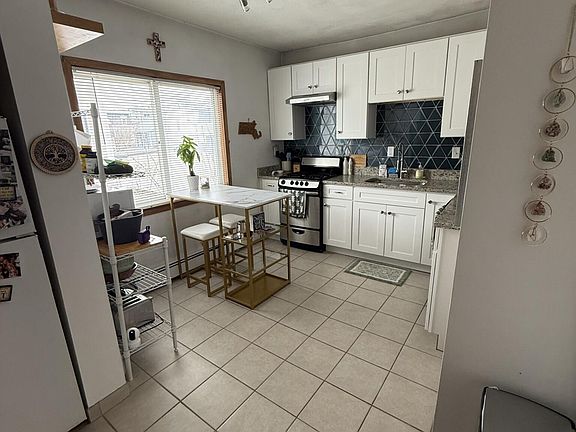 4th image of 587 Somerville Ave #2