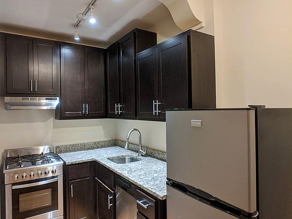 5th image of 3640 N Pine Grove Ave #604
