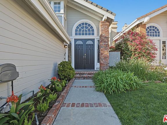 2nd image of 7619 W 85th St