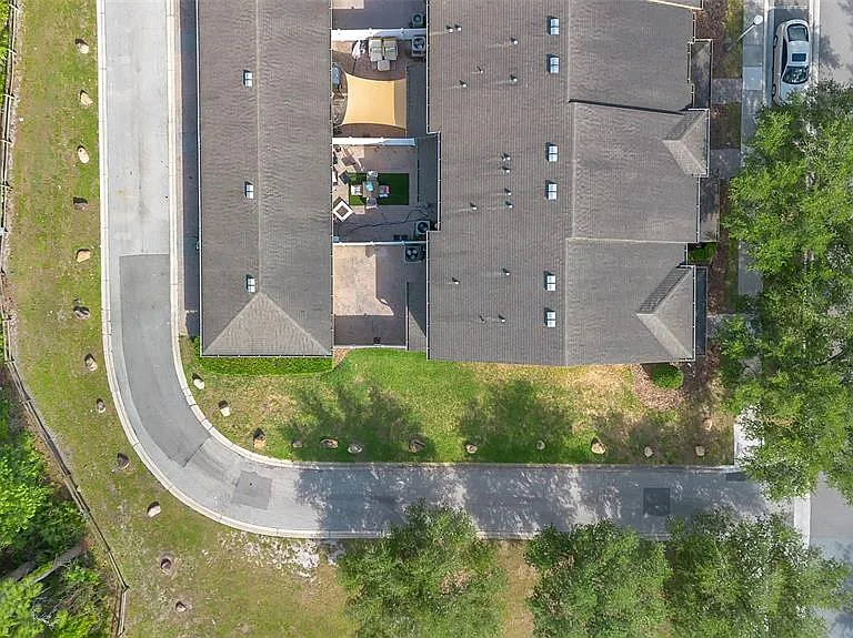 12702 Salomon Cove Dr — Photo 32