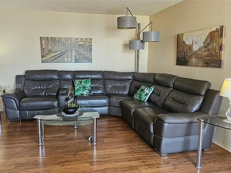 800 Parkview Dr #912 — Photo 7