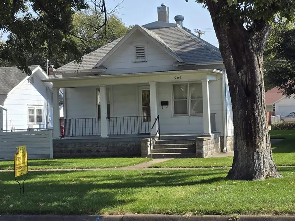 909 W 1st St, McCook, NE 69001