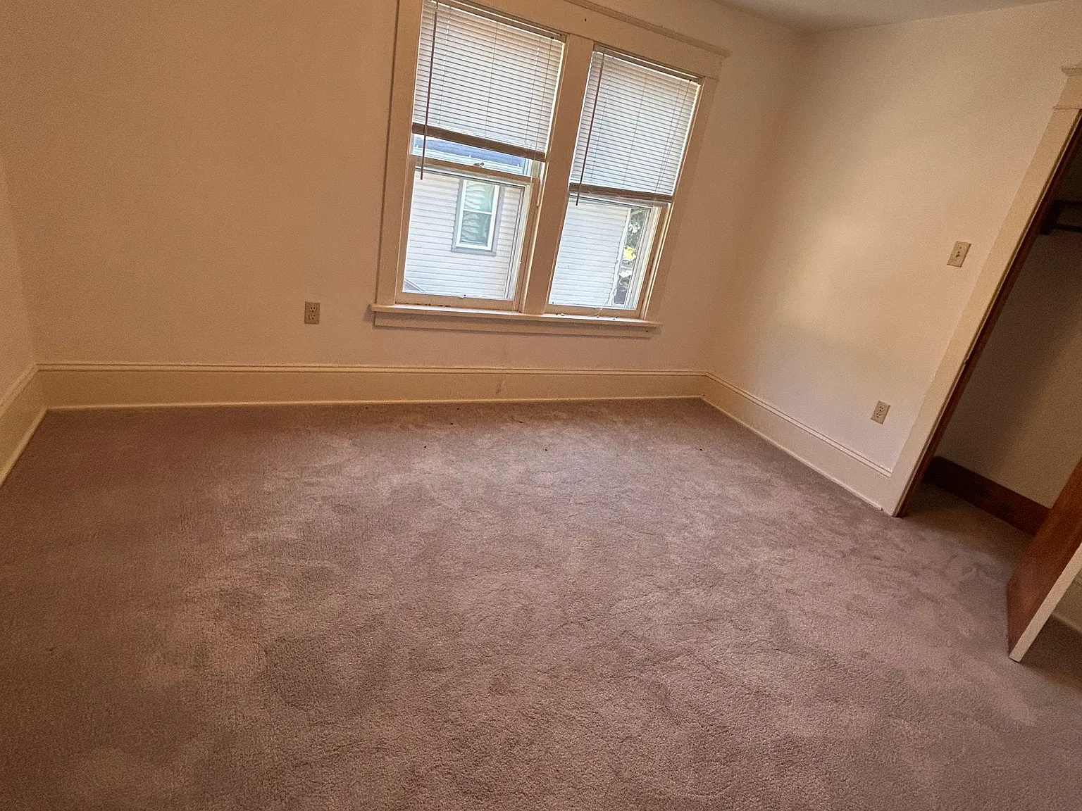 3 bed, 1300 sqft, $1,350 — Photo 4