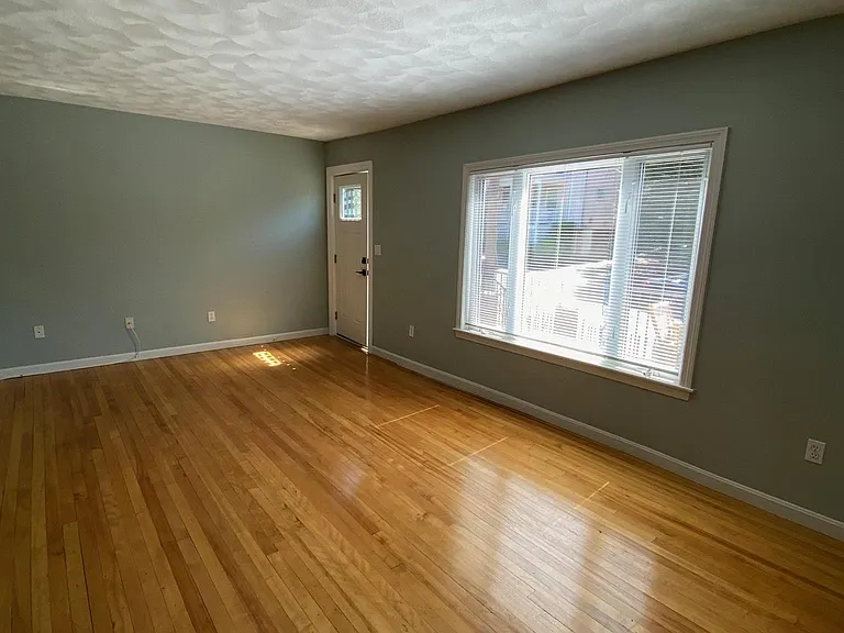 53 Farragut Ave — Photo 5