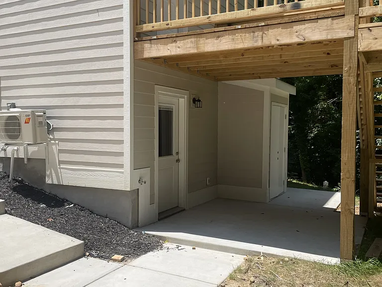 724 Moore St #A — Photo 4