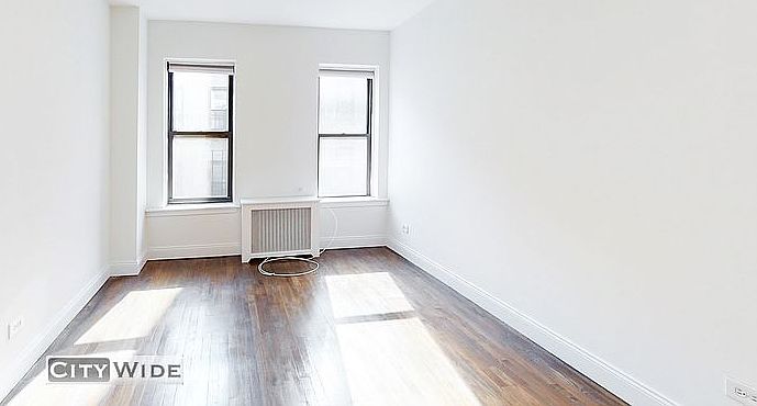 1st image of 218 E 89th St #13