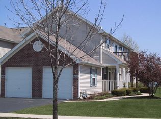 7424 Grandview Ct, Carpentersville, IL 60110
