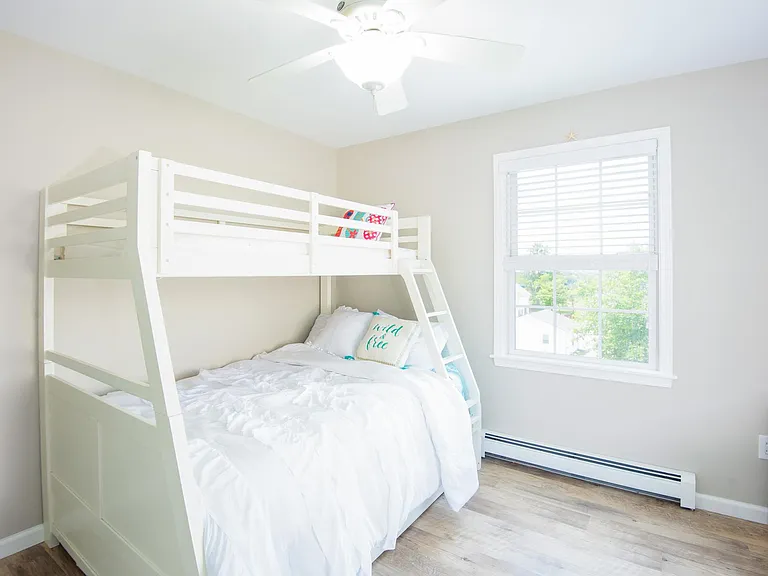 663 Aquidneck Ave — Photo 16