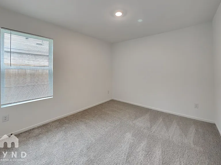 940 Capracotta Dr — Photo 12