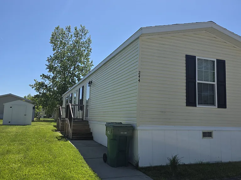 244 Laurel Leah #244B — Photo 1