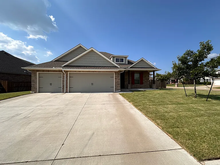 1723 Logans Way — Photo 2