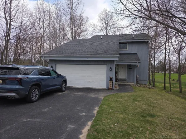 5700 Royal Ct, Gladwin, MI 48624
