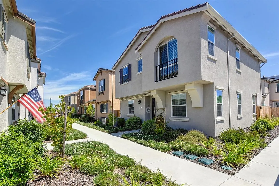 7837 Acorri Walk photo 1