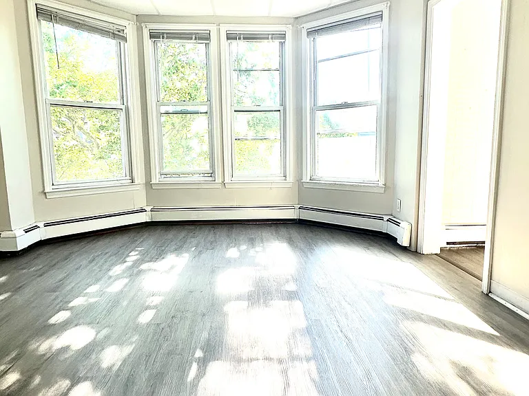 423 Meridian St #3 — Photo 3