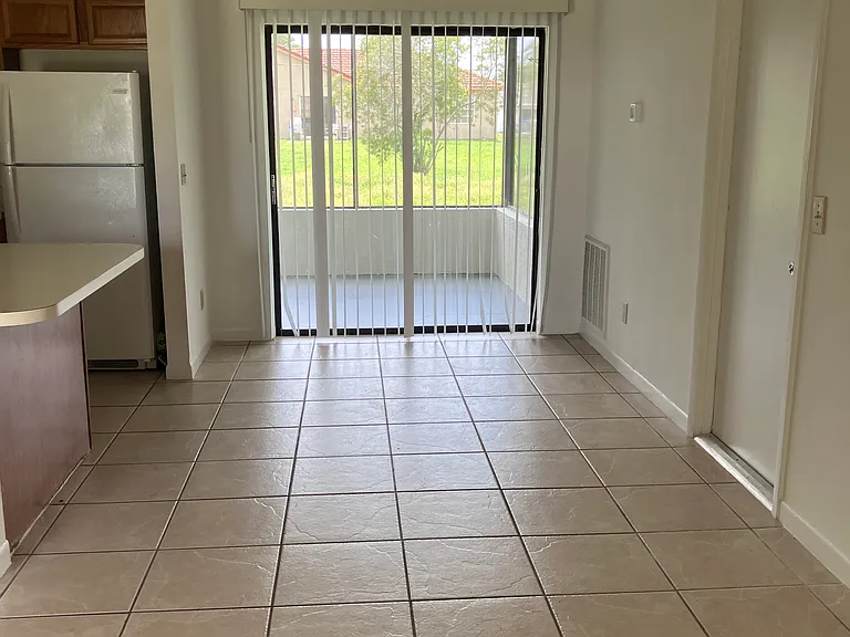 1420 Waldrun St SE — Photo 3