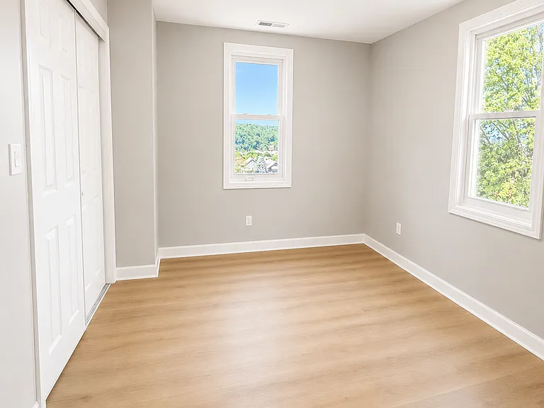 745 Russell Ave — Photo 5
