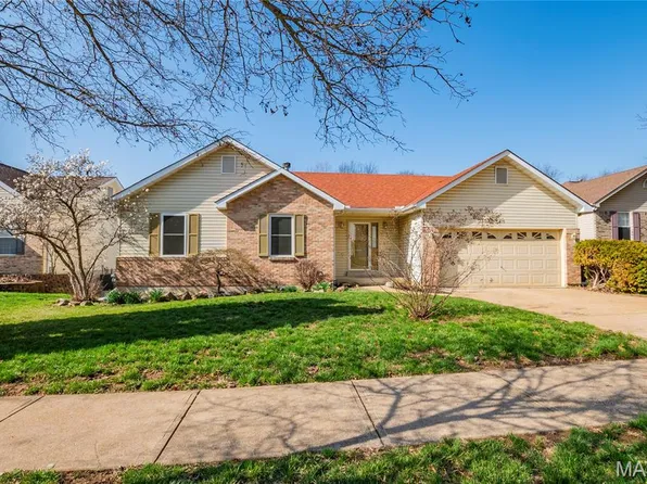 175 Keystone Dr, Fenton, MO 63026