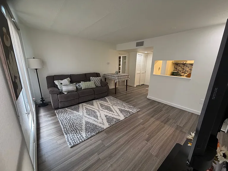 Sycamore Place Apartments — Photo 38
