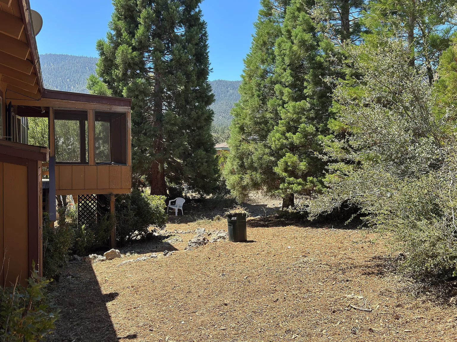 3 bed, 1.5 bath, 1516 sqft, $1,900 — Photo 4