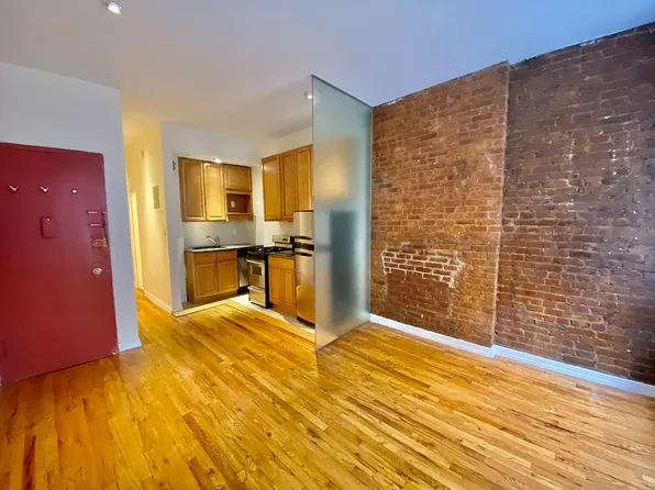 150 East 83rd Street image 1 of 5