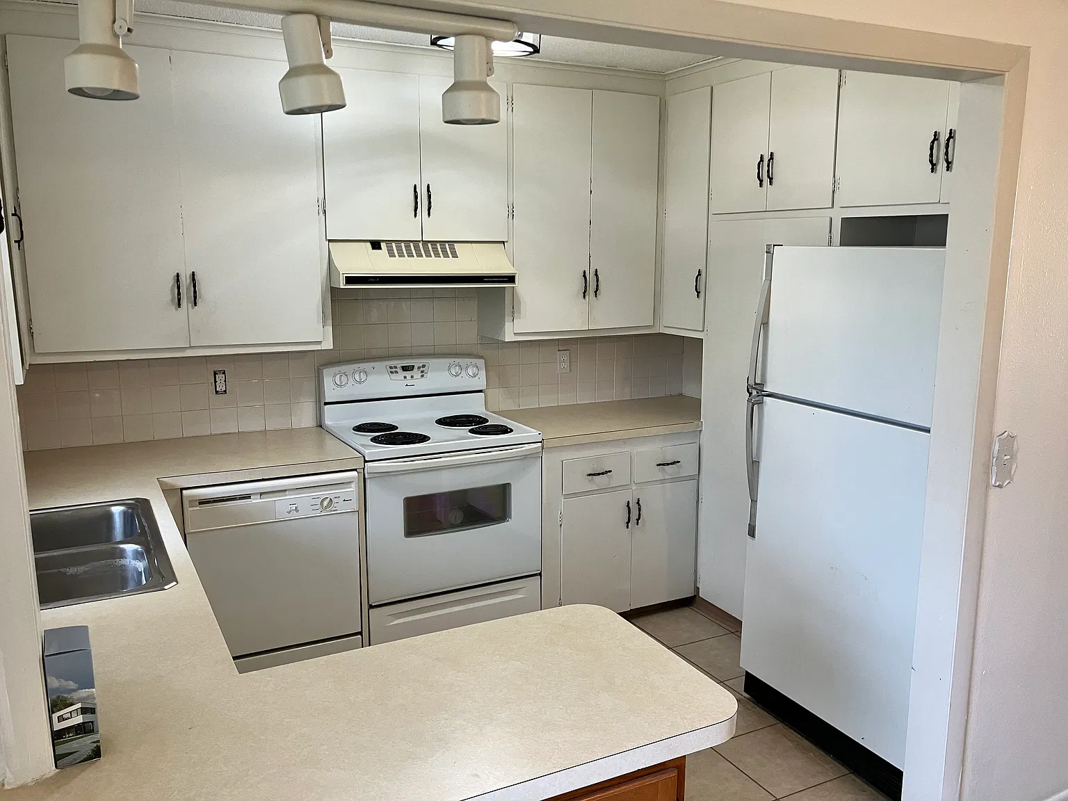 3 bed, 1.5 bath, 1616 sqft, $1,600 — Photo 4