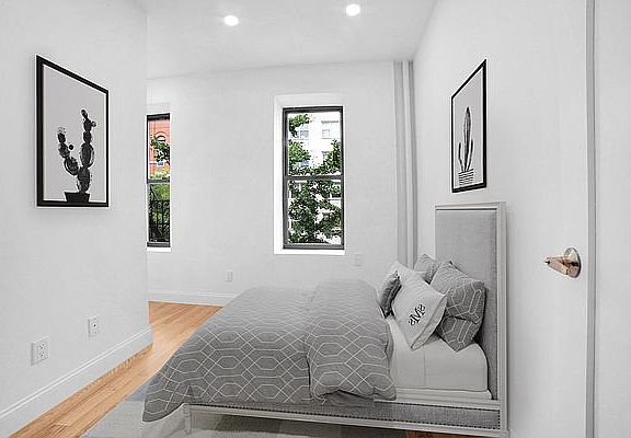 4th image of 526 E 82nd St #12
