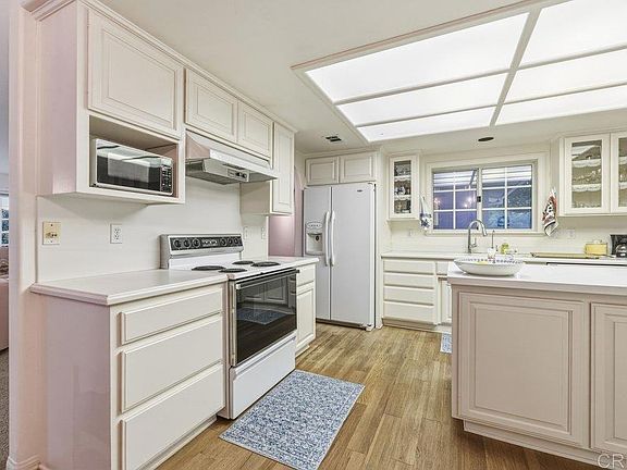 5th image of 2073 Willow Glen Rd