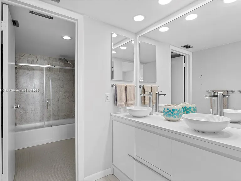 881 Ocean Dr #24C — Photo 15