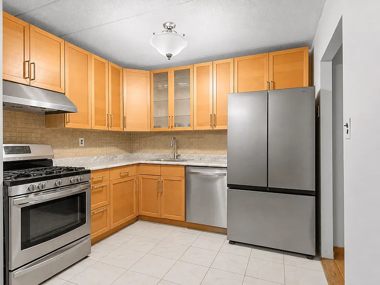 7 Gates Ave #7F — Photo 1