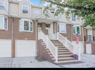 100 N Railroad Ave, Staten Island, NY 10304