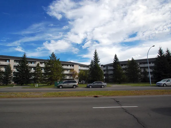 2911 109th St NW, Edmonton, AB T6J 5C9