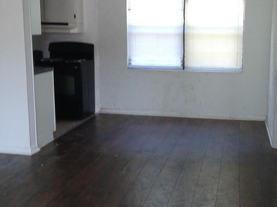 1st image of 409 Churchill Dr