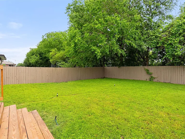 437 Sweet Leaf Ln — Photo 31
