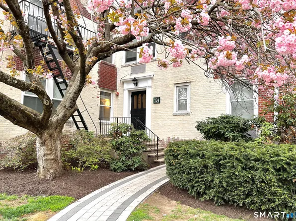 124 Woodside Green #1D, Stamford, CT 06905