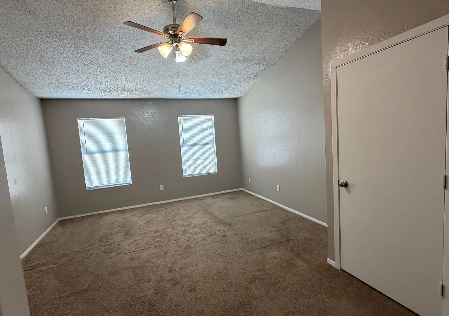 Dallas Gem Ready To Be Your Home — Photo 4