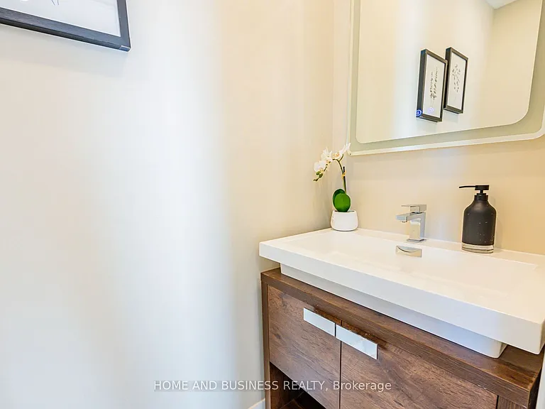1326 Meredith Ave — Photo 12