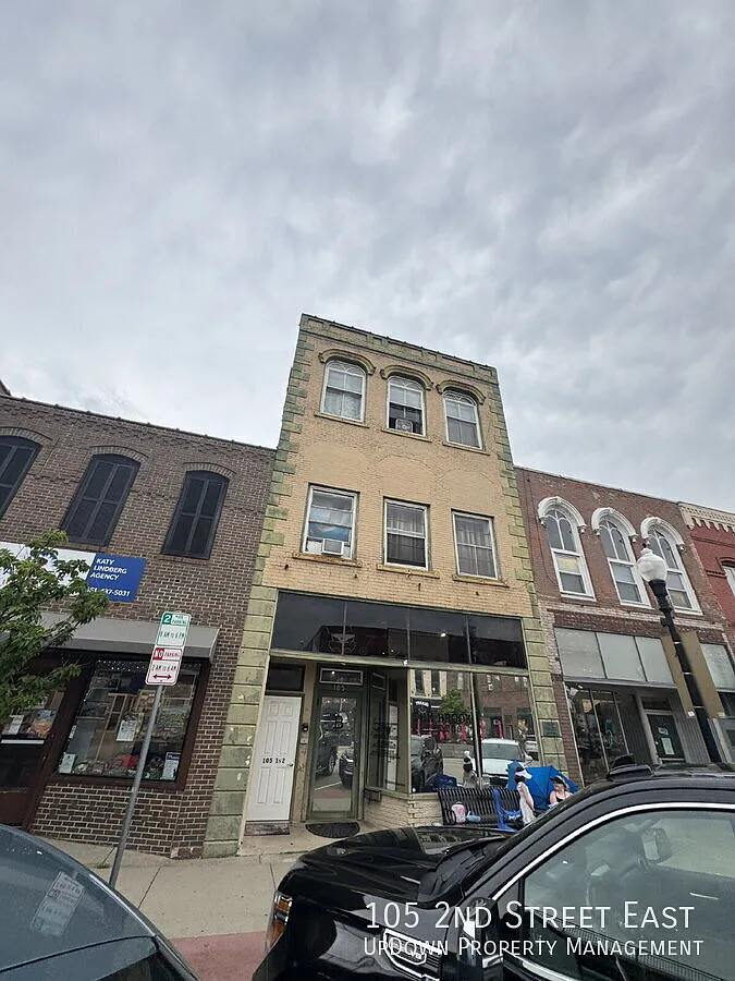 Spacious 1-Bedroom Gem in Hastings 1200 Sq Ft of Comfort at 105 2nd Street East — Photo 1