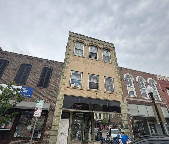 105 2nd St E — Photo 1