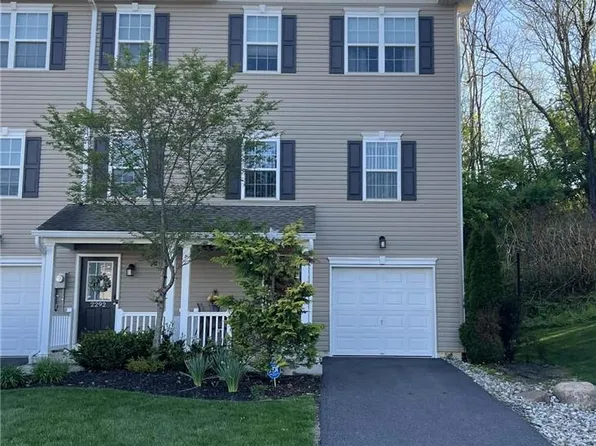 2290 Rising Hill Rd, Whitehall, PA 18052